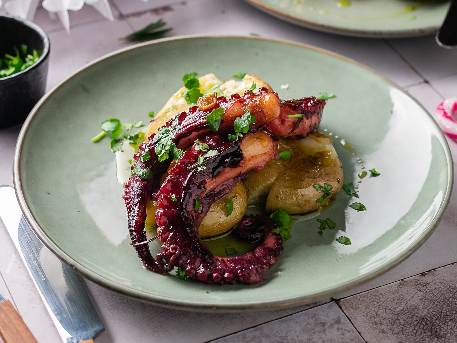 imagem de polvo confitado