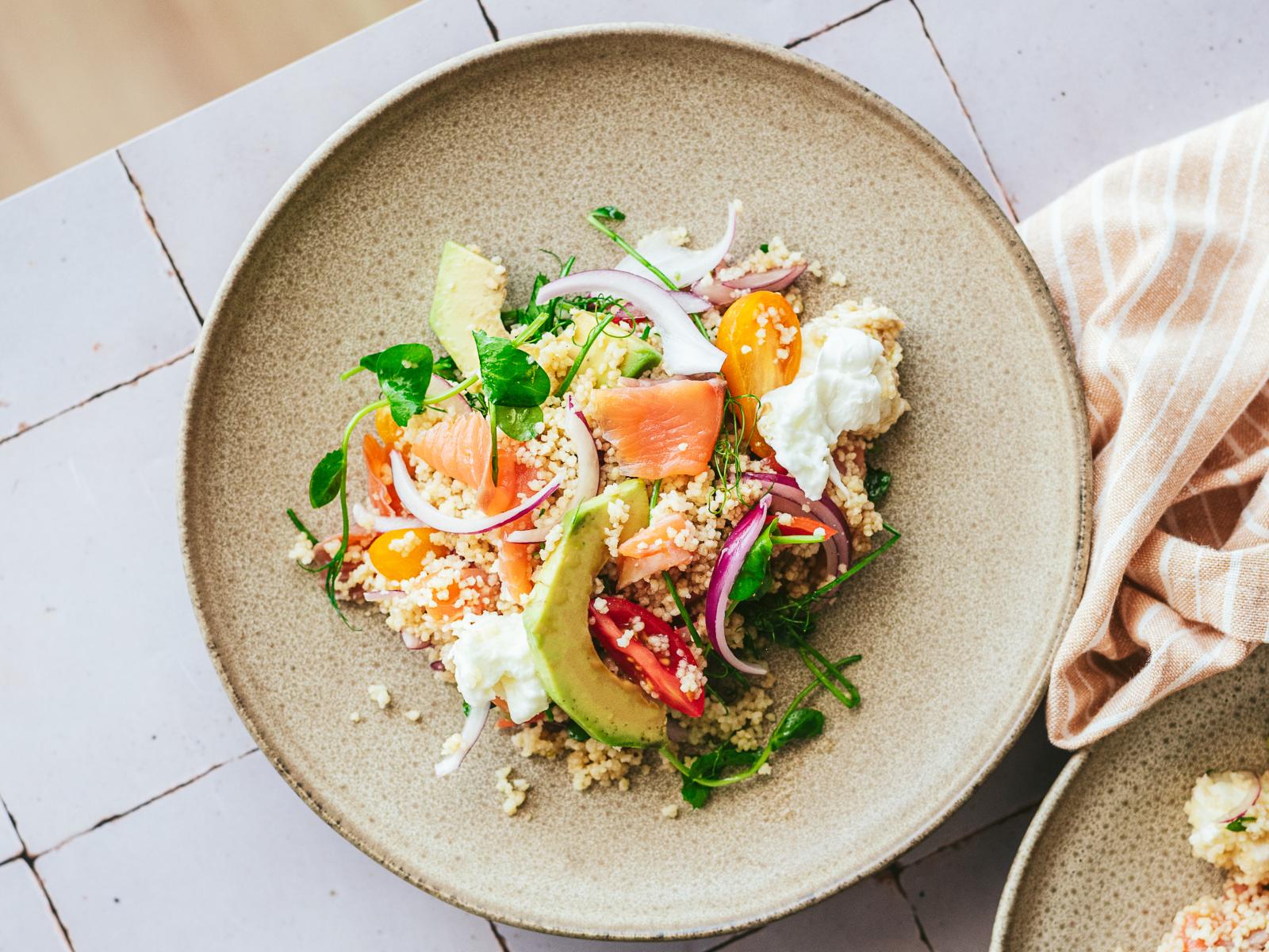 Salada de Salmão Fumado e Abacate