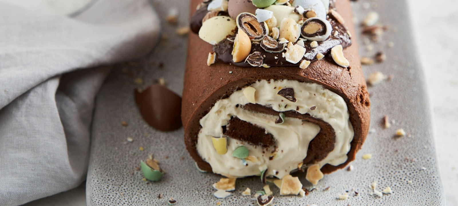 Torta de cacau, Creme de Mascarpone e Amêndoas de Páscoa